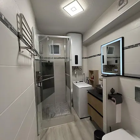 Cocon Chaleureux Avec Terrasse Et Parking A *